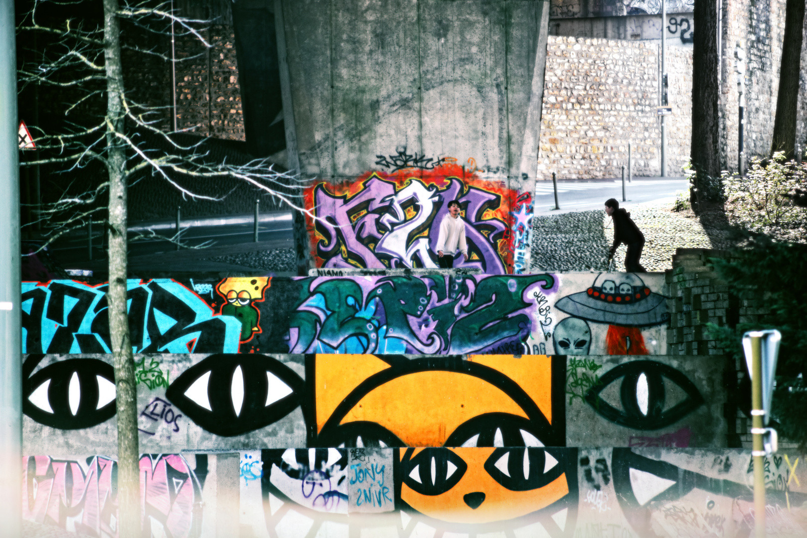 Roadside graffiti art in Paris