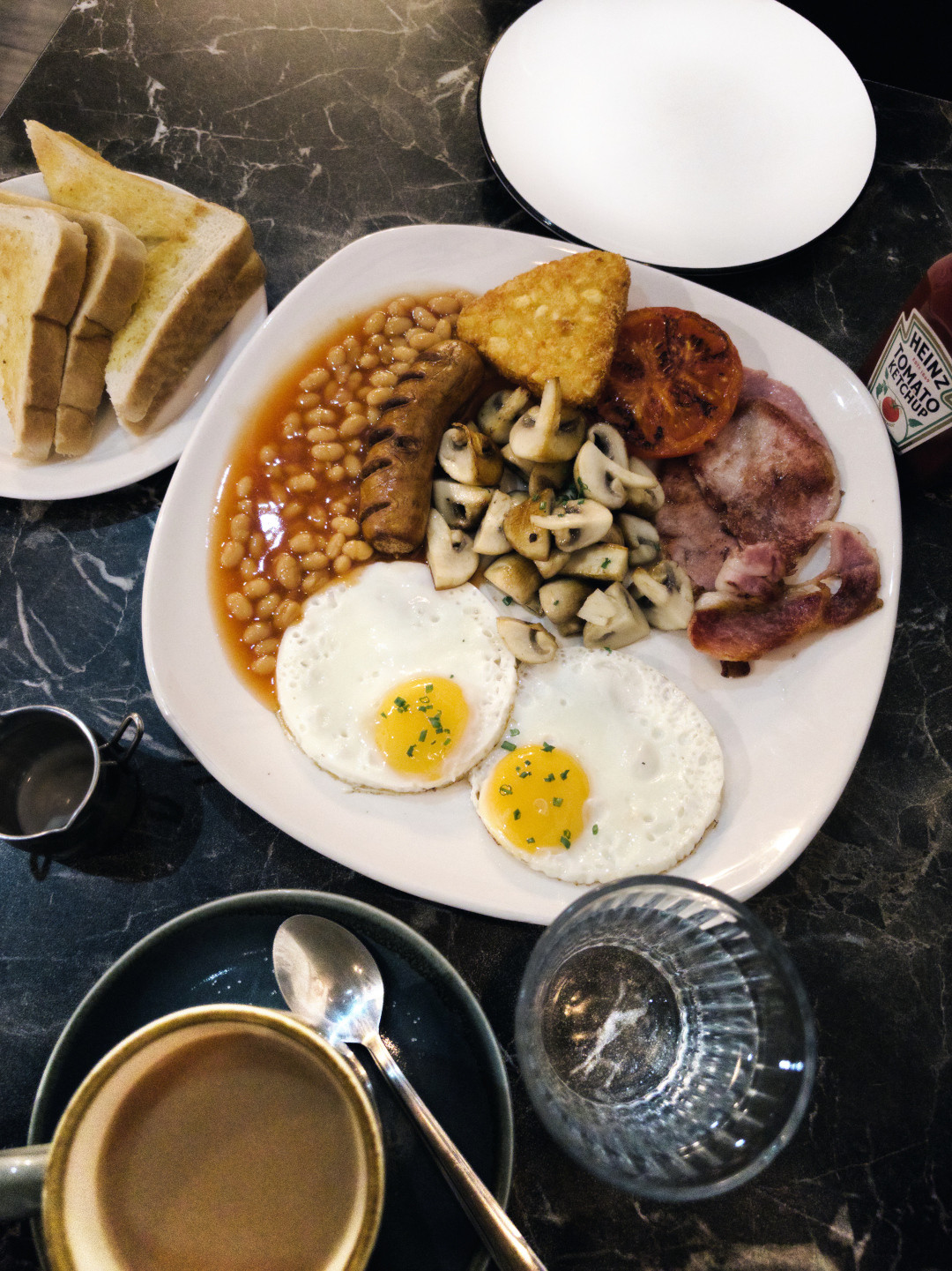 An English breakfast near King’s Cross Station